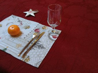 christmas runner and placemat in matelassé fabric